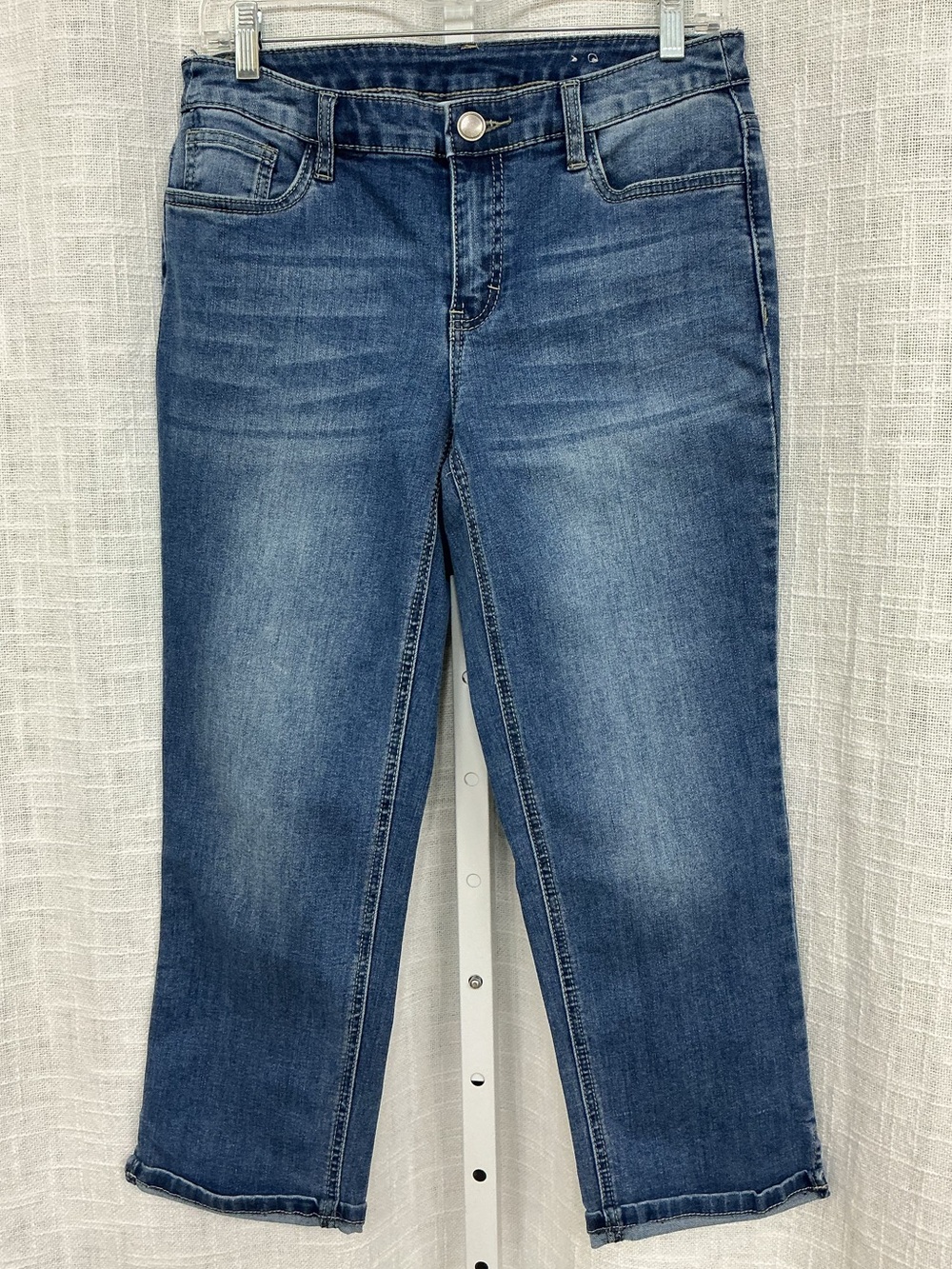 Christopher & Banks Cropped Straight-Leg Capri Jeans in Mid Blue